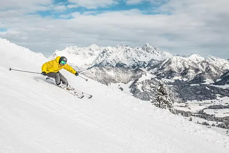 skifahrenindenkitzbueheleralpenmirjageheye5.jpg